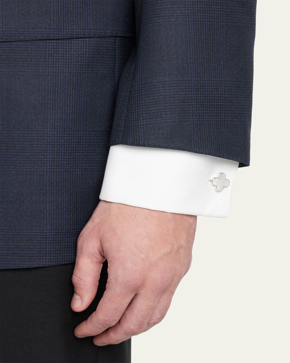 Jan Leslie Mother-of-Pearl Clover Cuff Links | Thumbnail 2 Jan Leslie Mother-of-Pearl Clover Cuff Links | Thumbnail 2