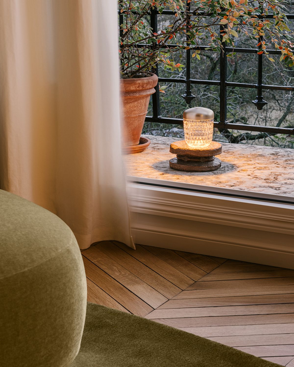 Saint Louis Crystal Folia Mini Portable Lamp, Silver | Thumbnail 3