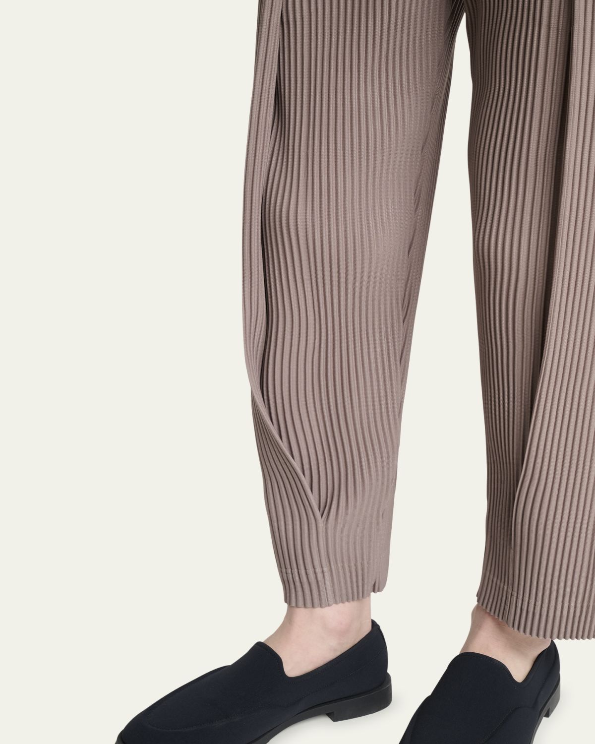 Homme Plisse Issey Miyake Men's Gray Tailored Single Pleat Pants | Thumbnail 5