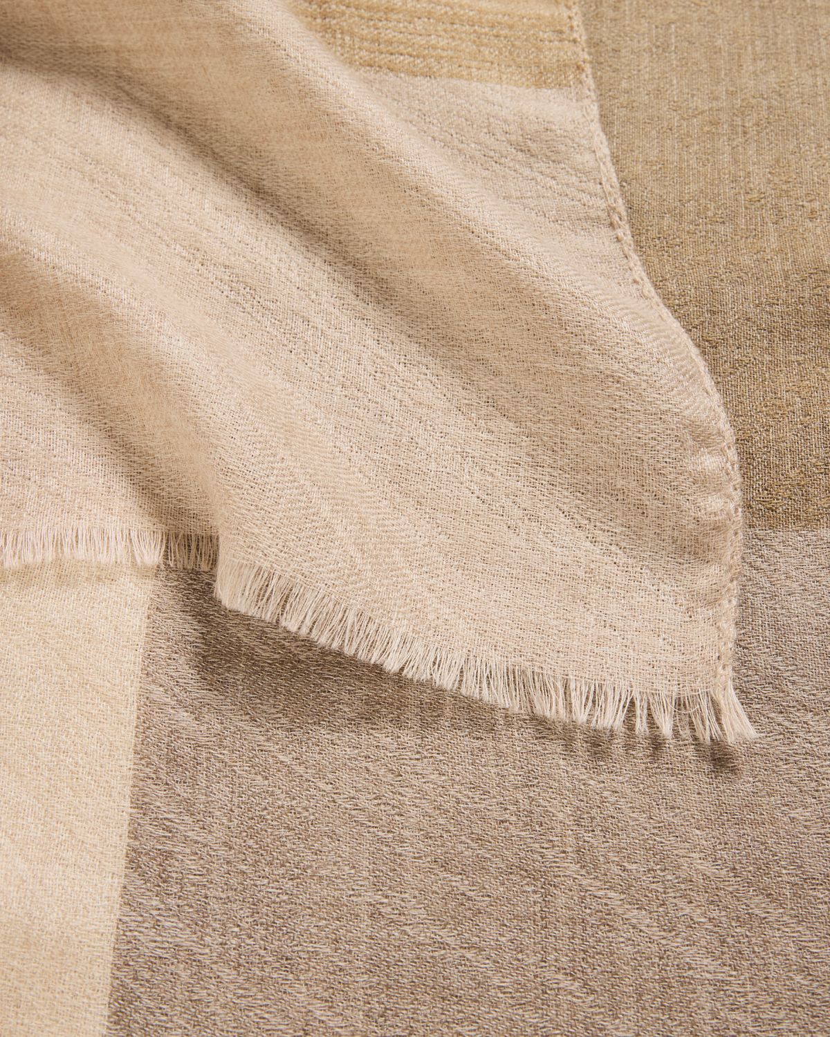 PIACENZA 1733 Men's Cashmere Maxi-Check Eyelash Fringe Scarf | Thumbnail 4 PIACENZA 1733 Men's Cashmere Maxi-Check Eyelash Fringe Scarf | Thumbnail 4