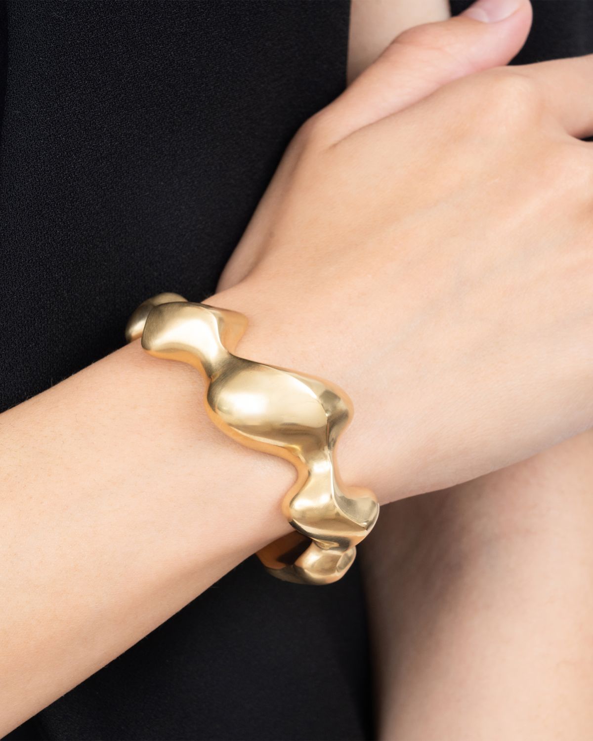 Vram 18K Yellow Gold Cayrn Hinged Cuff Bracelet | Thumbnail 2 Vram 18K Yellow Gold Cayrn Hinged Cuff Bracelet | Thumbnail 2